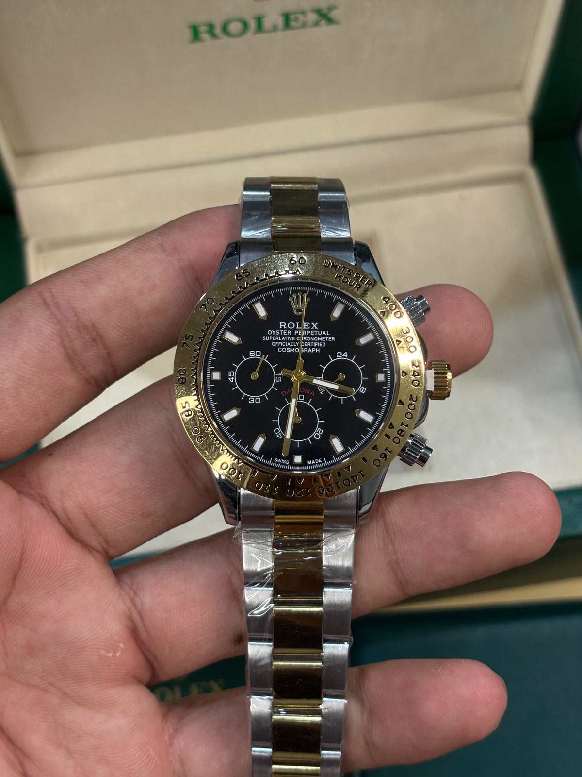 Role_x Daytona Oyster Perpetual Two Tone Gold Black Dial